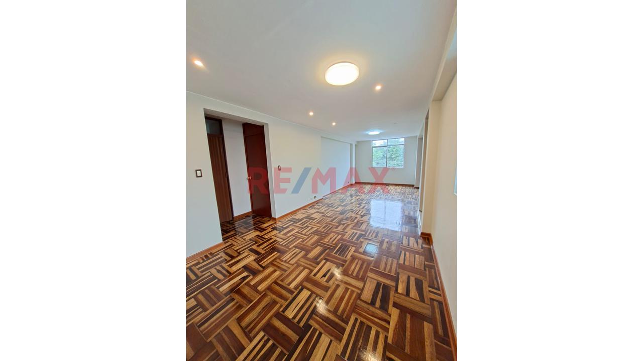 Se Vende Departamento En Excelente Ubicación Distrito Santiago De Surco