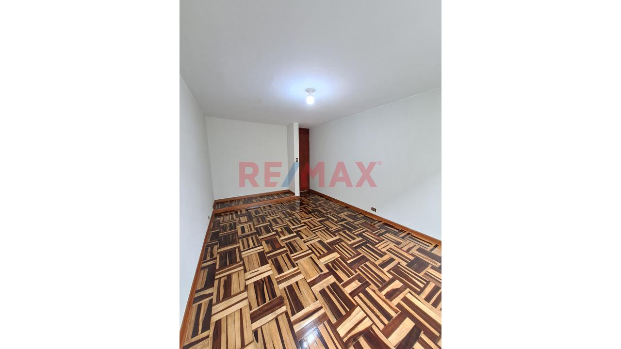 Se Vende Departamento En Excelente Ubicación Distrito Santiago De Surco — foto 12