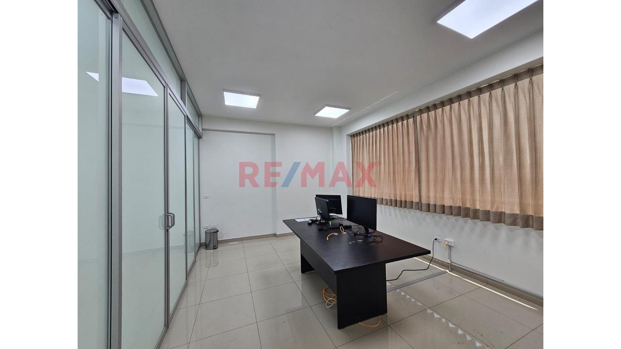 Alquiler De Oficinas En Av. Metropolitana - 7