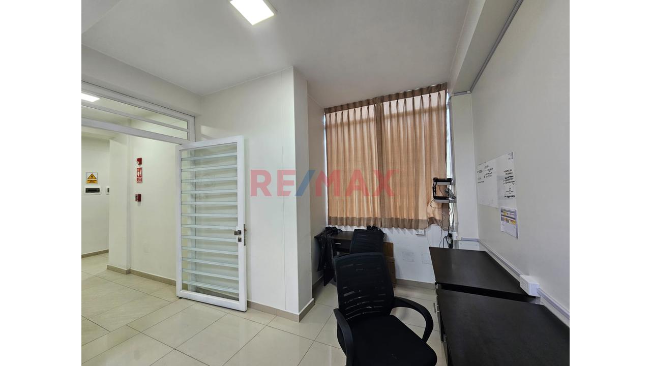 Alquiler De Oficinas En Av. Metropolitana - 8