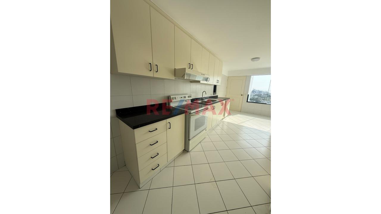 Vendo Amplio Departamento En San Isidro Frente Al Club El Golf - 4