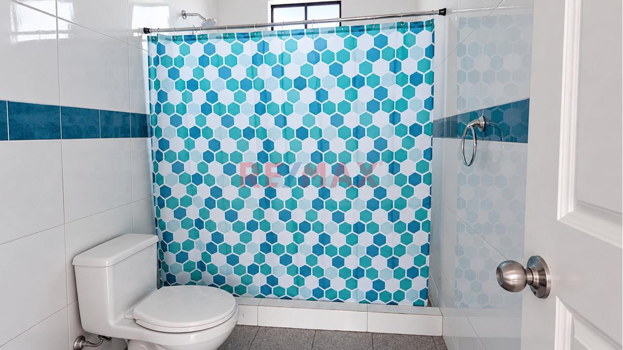 Hermoso Bungalow En Alquiler Con Piscina, Terraza Y Amplias Áreas Verdes - 12