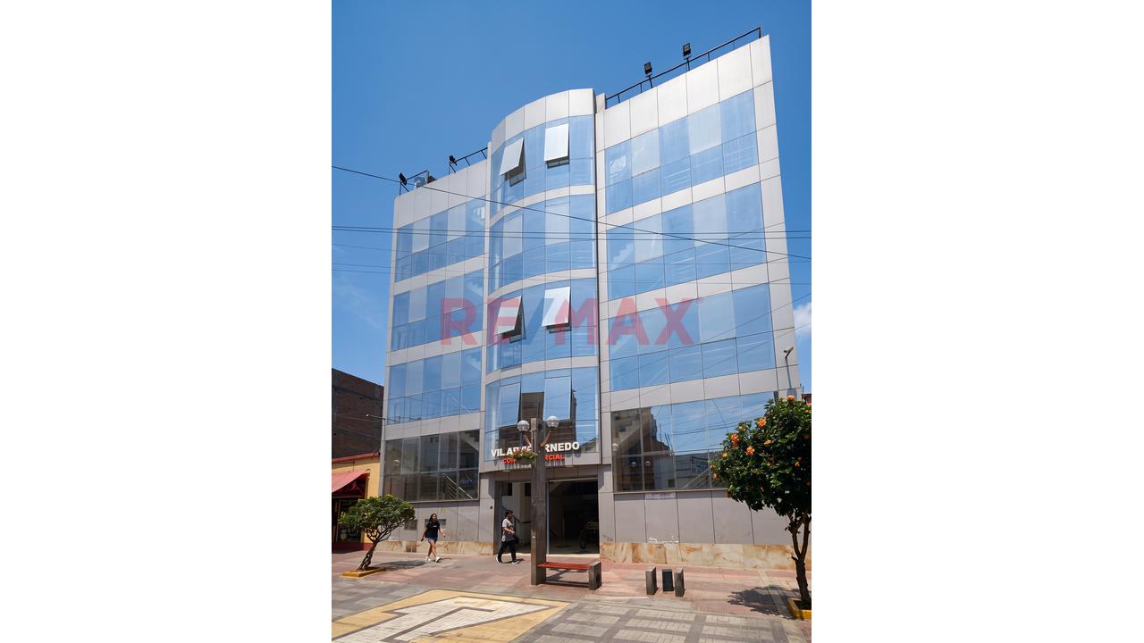 🏢 Edificio Corporativo De 5 Niveles Con Ascensor Frente Al Boulevard De Chancay | 655.20 M² De Terreno Y 2,821.45 M² Techados | Ideal Cajas, Clínicas O Franquicias 🚀 - 1