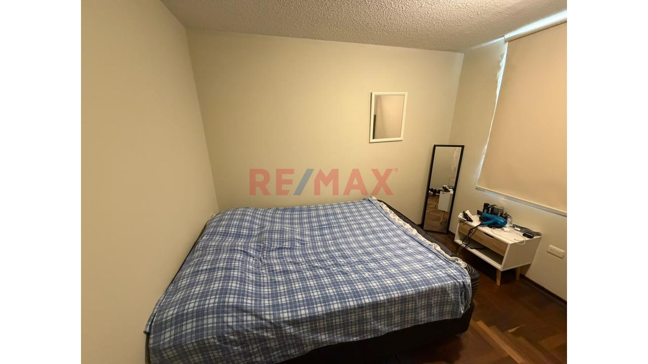 Vendo Y Amplio Departamento Con Balcón Y Estudio: Listo Para Mudarse En Chorrillos - 5