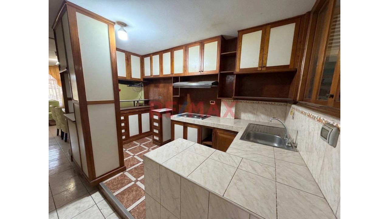 🏡 ¡Amplia Casa De 4 Pisos En Urb. Los Jazmines – Callao! - 12