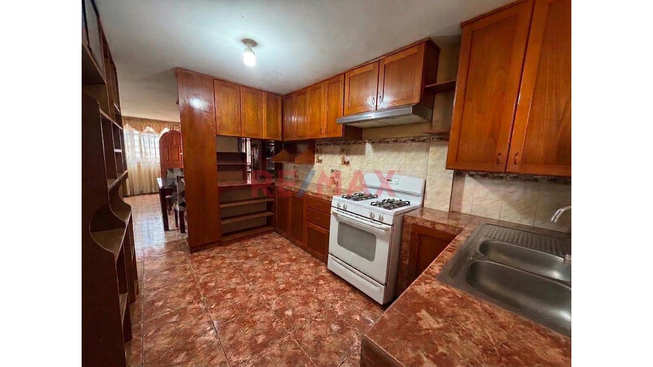 🏡 ¡Amplia Casa De 4 Pisos En Urb. Los Jazmines – Callao! - 19