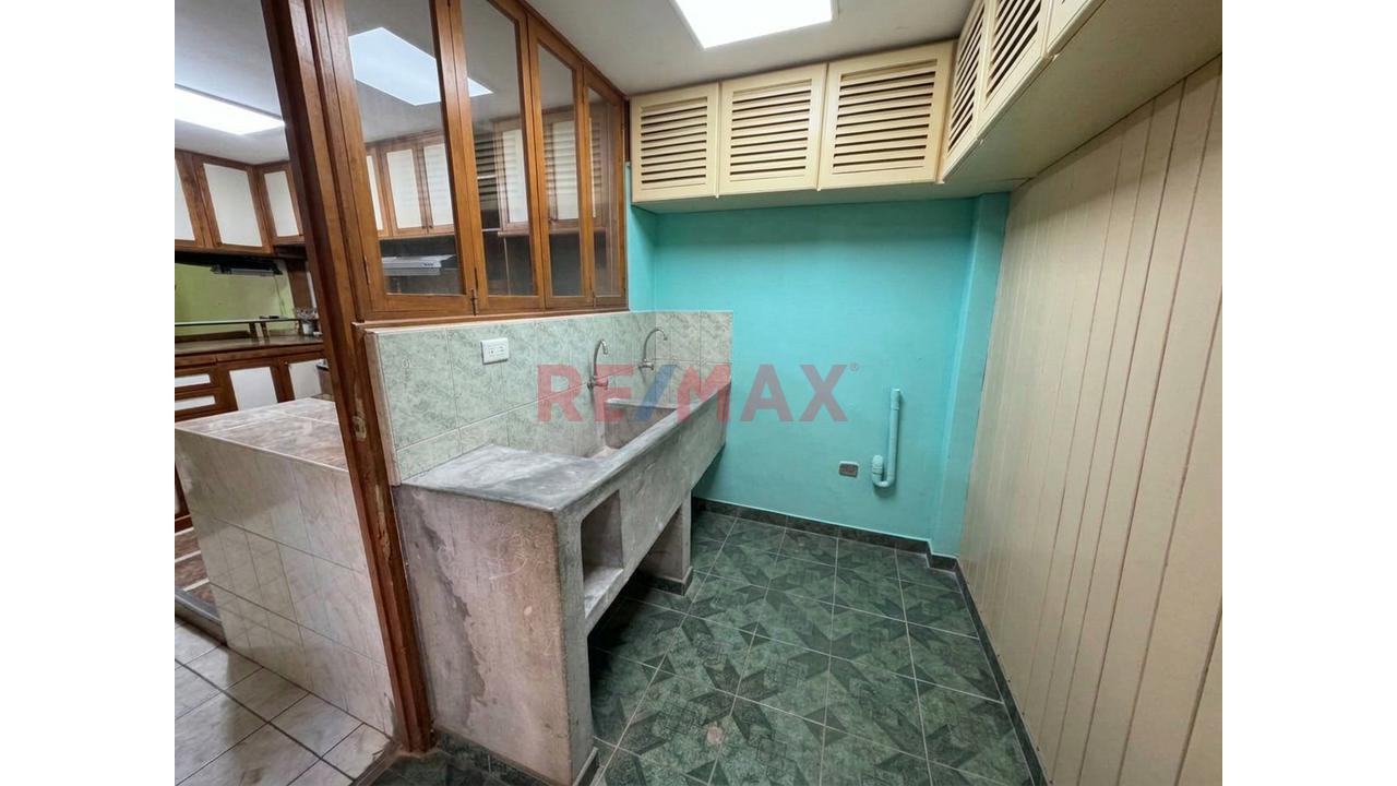 🏡 ¡Amplia Casa De 4 Pisos En Urb. Los Jazmines – Callao! - 13