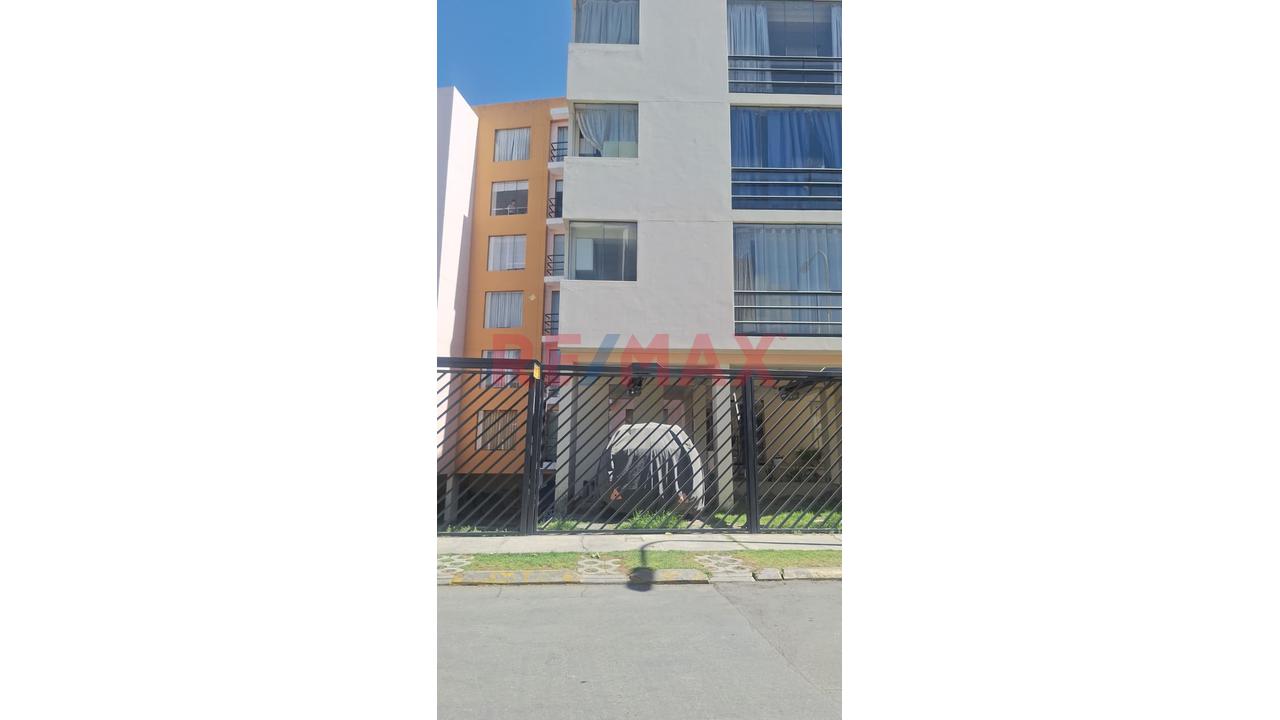 Vive Con Estilo Y Comodidad: Espectacular Departamento Con Cochera En Urb. Campo Verde