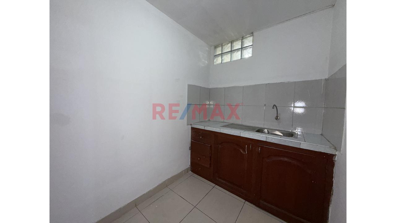 Venta De Local 97.83 M² Con Portón – Av. Condorcanqui 1575 , La Esperanza - 3