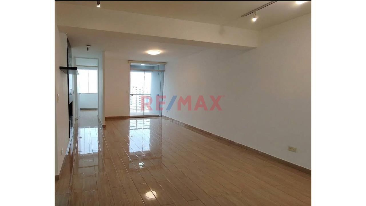 Se Vende Excelente Departamento En Jesus Maria Piso 10, Tiene 85.70 M2 + Aires Por 85.70 Inscritos En Sunarp, 3 Dorm - Doble Cochera Lineal — foto 3