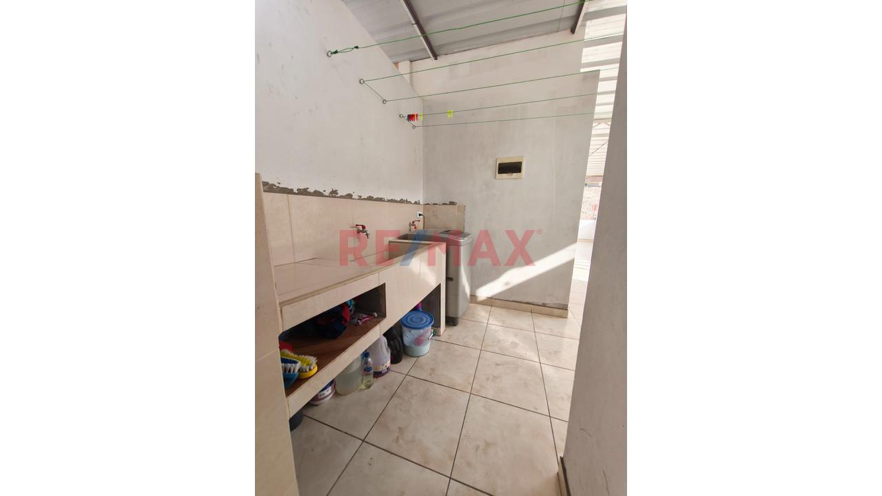 Casa En Venta Con Piscina En Mirasol De Huampani - 17