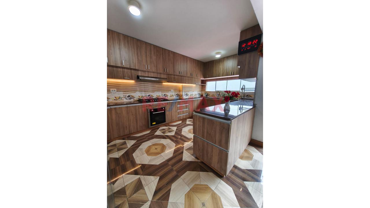 Casa En Venta Con Piscina En Mirasol De Huampani - 5