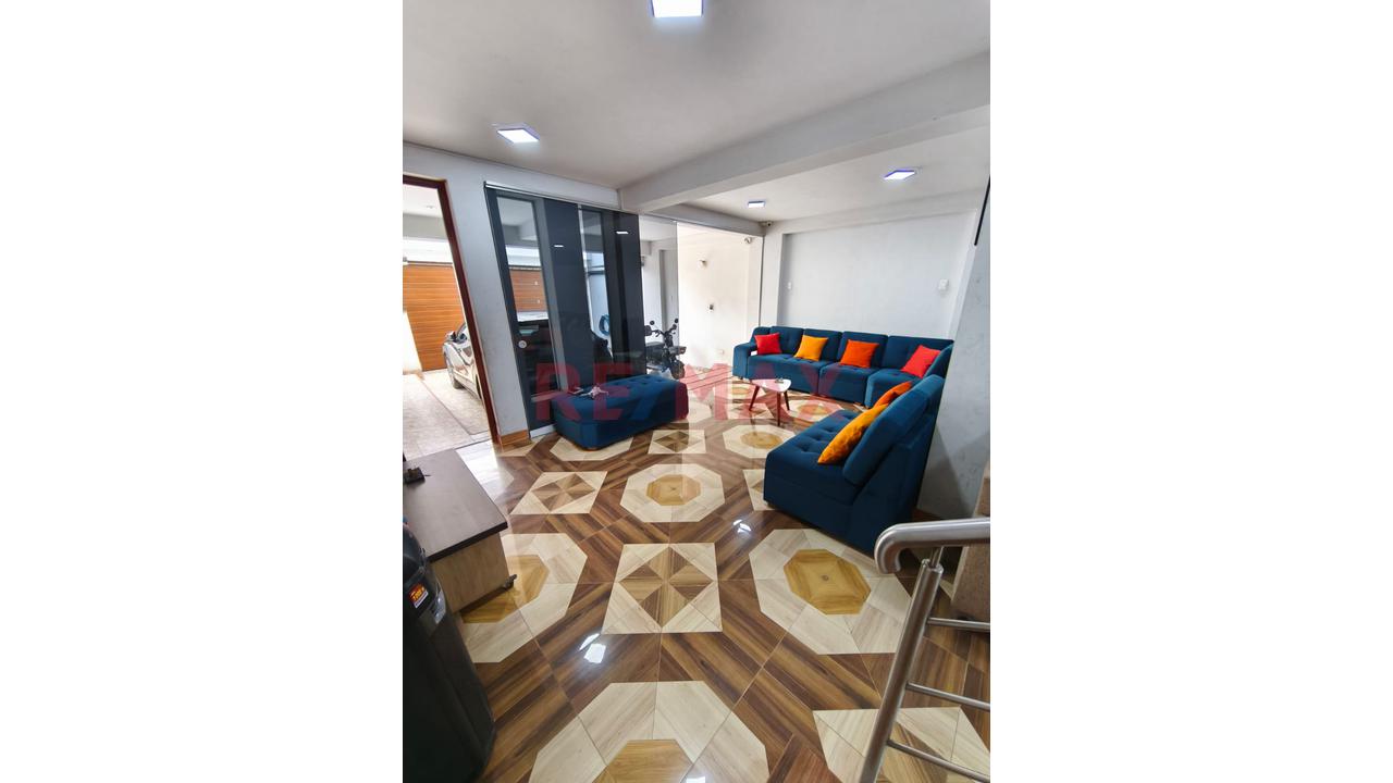 Casa En Venta Con Piscina En Mirasol De Huampani - 3