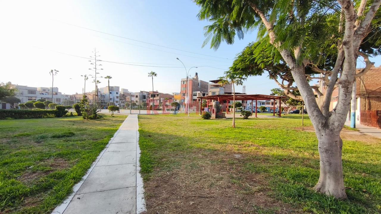Terreno / Casa En Venta En La Perla Frente A Parque — foto 2
