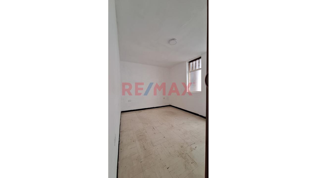 Se Aqluila Casa De 2 Pisos En La Perla - 6