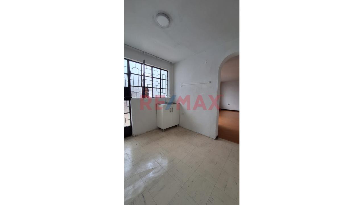 Se Aqluila Casa De 2 Pisos En La Perla - 3
