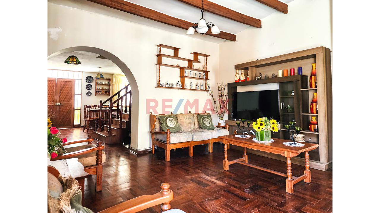 🏡 ¡Tu Hogar Ideal En Monserrate! Casa De 3 Pisos A Pasos De Parque — foto 5