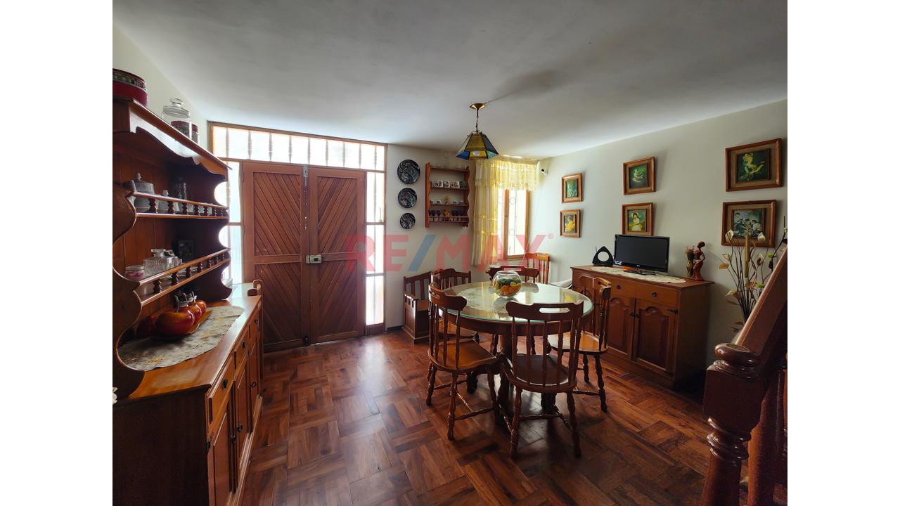 🏡 ¡Tu Hogar Ideal En Monserrate! Casa De 3 Pisos A Pasos De Parque — foto 6