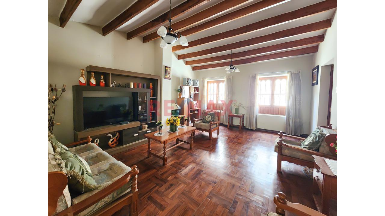 🏡 ¡Tu Hogar Ideal En Monserrate! Casa De 3 Pisos A Pasos De Parque — foto 4