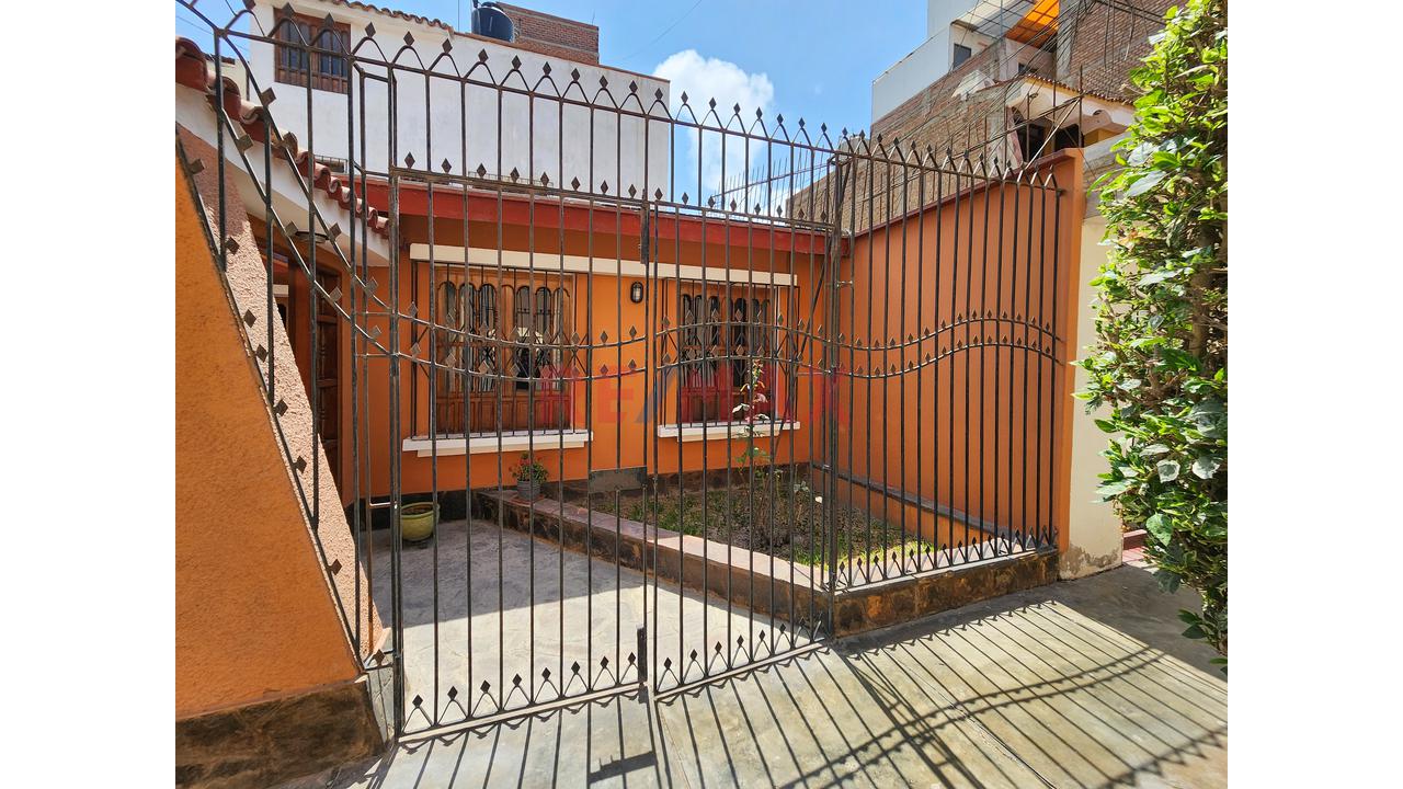 🏡 ¡Tu Hogar Ideal En Monserrate! Casa De 3 Pisos A Pasos De Parque — foto 2