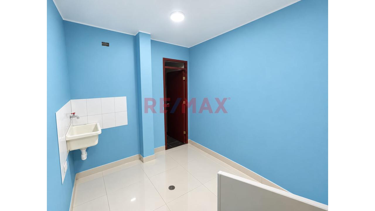 Alquilo Local Comercial De 60 M² En Av. San Martín (Sjl): Gran Visibilidad Y Alto Tránsito Para Su Negocio — foto 4