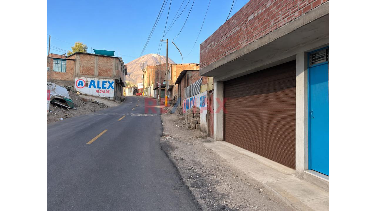 Casa De 2 Pisos Con 2 Tiendas En Av. Principal Ideal Para Vivienda Y Negocio Miraflores - 3