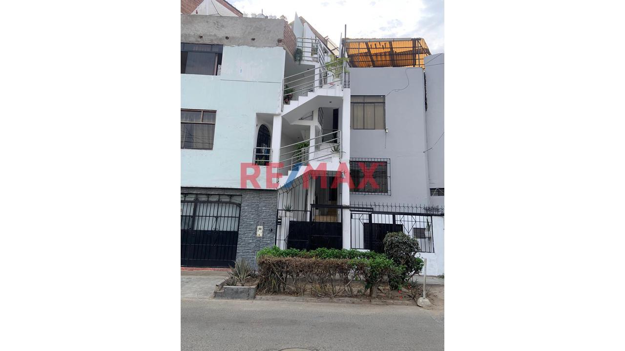 Ate, Departamento Duplex En Venta - Urbanizacion Salamanca