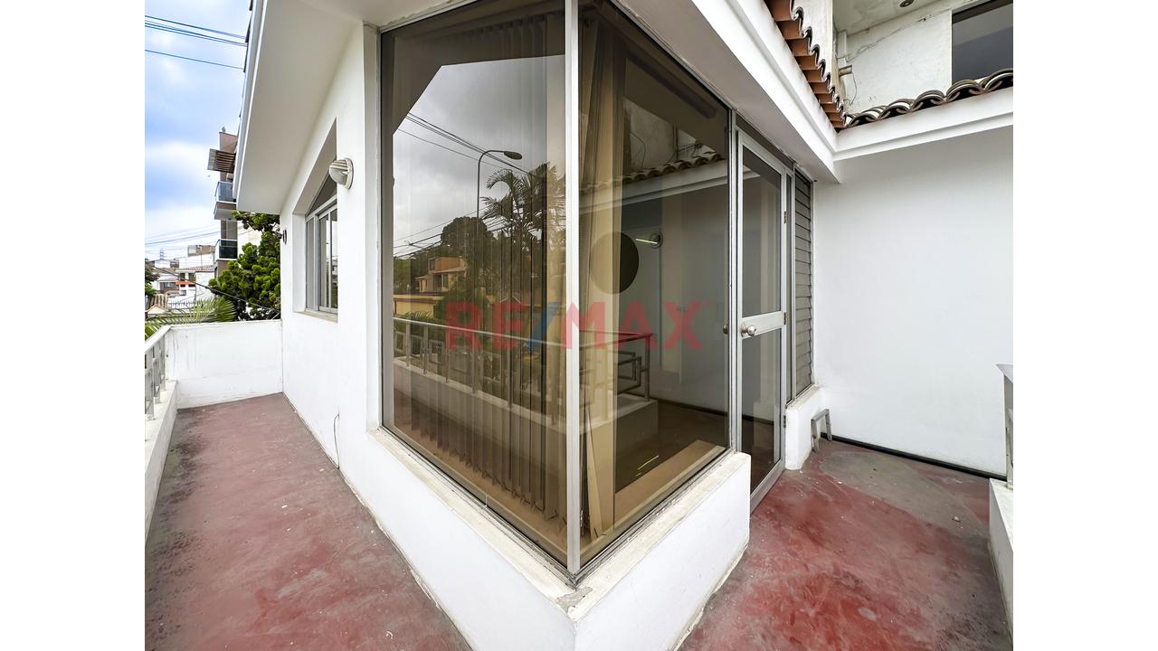 Se Vende Casa Con Dpto                                   San Borja En Urb. Javier Prado                      Casa De 2 Pisos Más Semi-Sótano Y Dpto. En 3Er Piso - 19