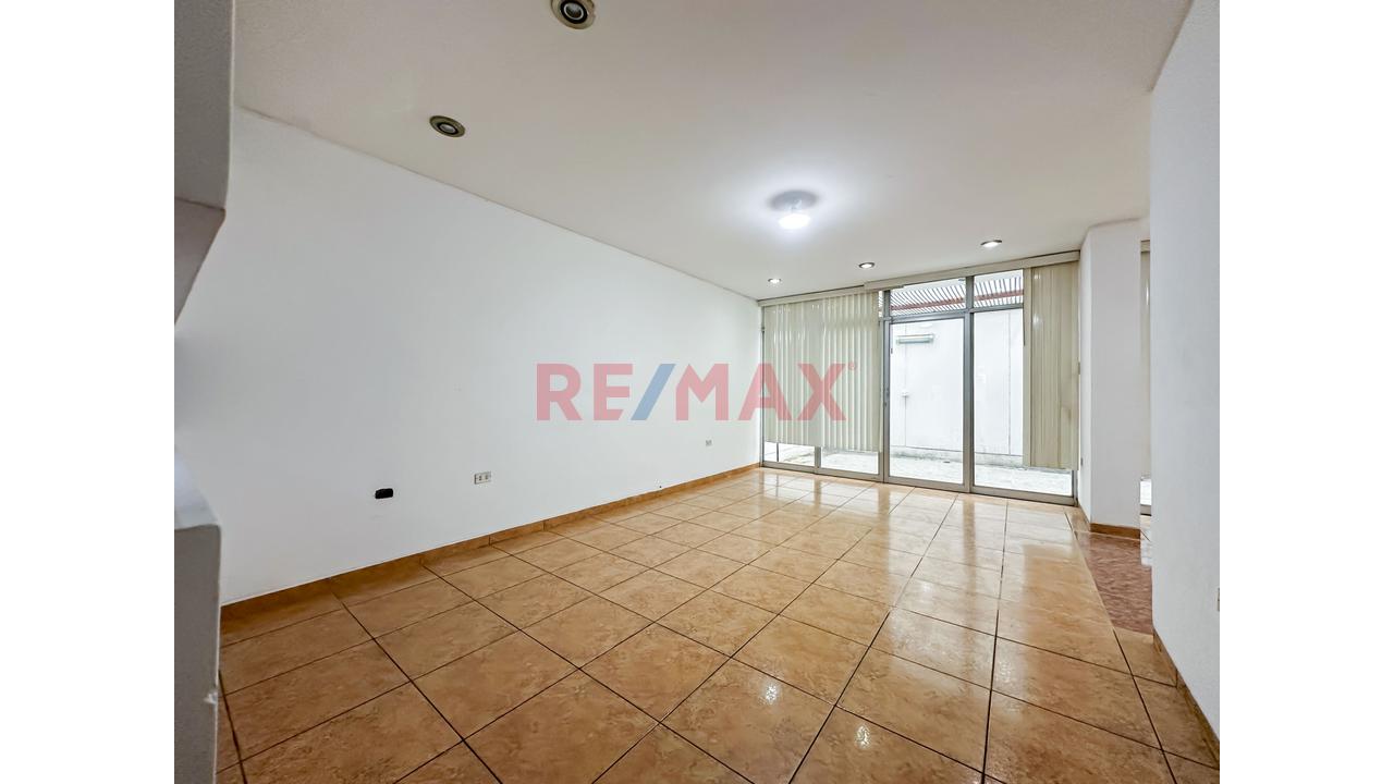 Se Vende Casa Con Dpto                                   San Borja En Urb. Javier Prado                      Casa De 2 Pisos Más Semi-Sótano Y Dpto. En 3Er Piso - 2