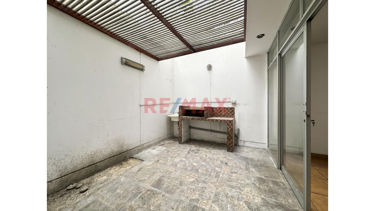 Se Vende Casa Con Dpto                                   San Borja En Urb. Javier Prado                      Casa De 2 Pisos Más Semi-Sótano Y Dpto. En 3Er Piso - 7
