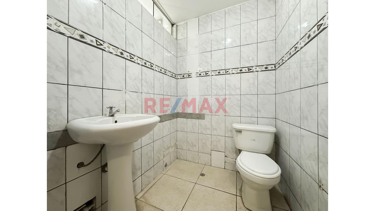 Se Vende Casa Con Dpto                                   San Borja En Urb. Javier Prado                      Casa De 2 Pisos Más Semi-Sótano Y Dpto. En 3Er Piso - 4