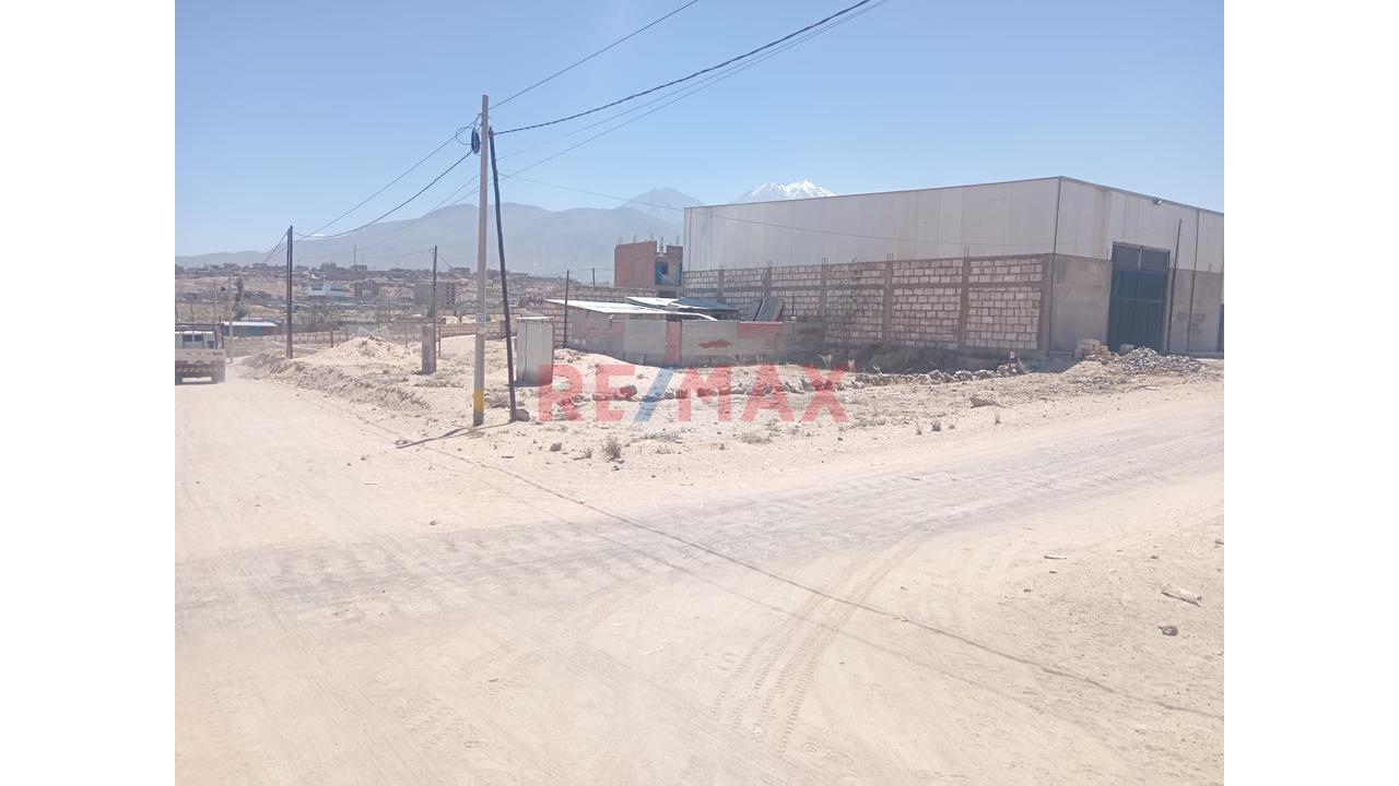 Oportunidad De Inversión: Terreno De 500 Mt² En Esquina - Cerro Colorado - 3