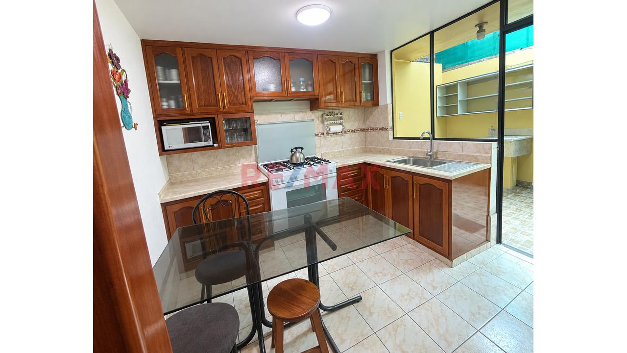 Casa En Venta En Paucarpata- Cerca Al Gobierno Regional - 4