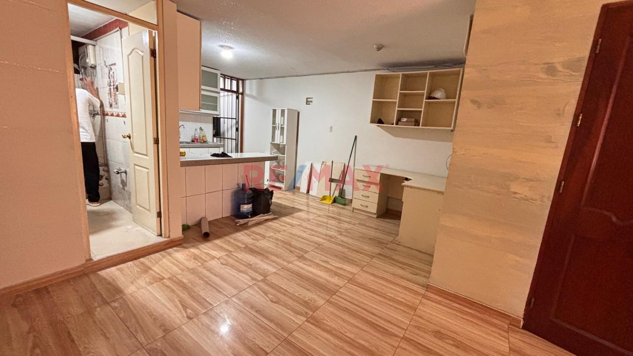 Vendo Departamento En San Juan De Lurigancho - Las Flores - 1