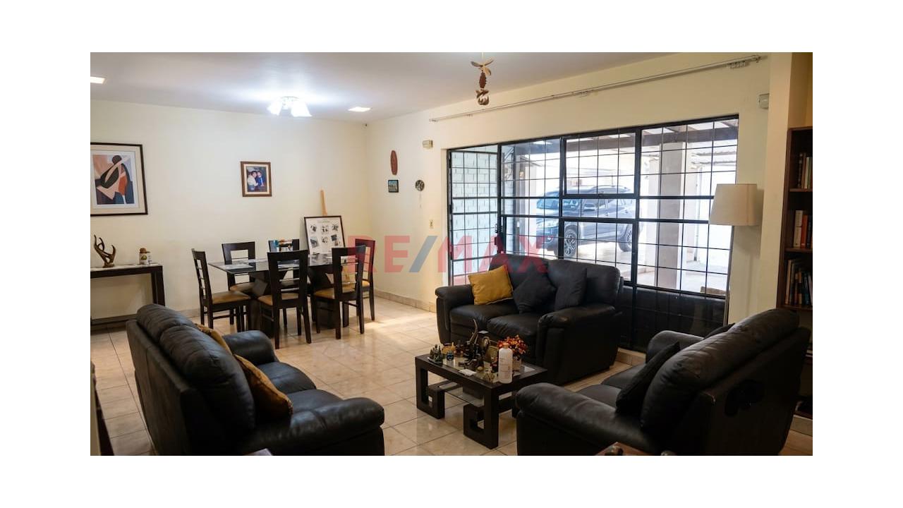 ¡Casa En Urb. Santa María - Chosica! 300 M² + Minidepartamento + 3 Cocheras - 2