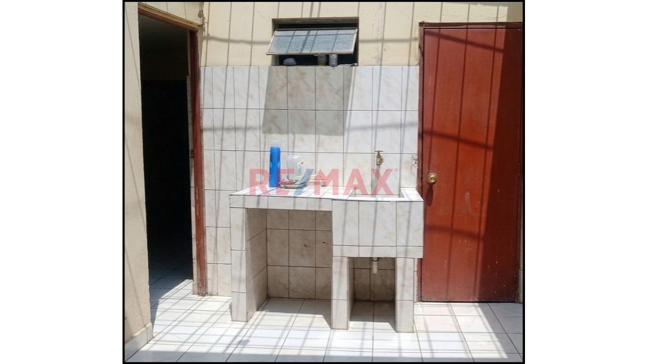 ¡Casa En Urb. Santa María - Chosica! 300 M² + Minidepartamento + 3 Cocheras - 5