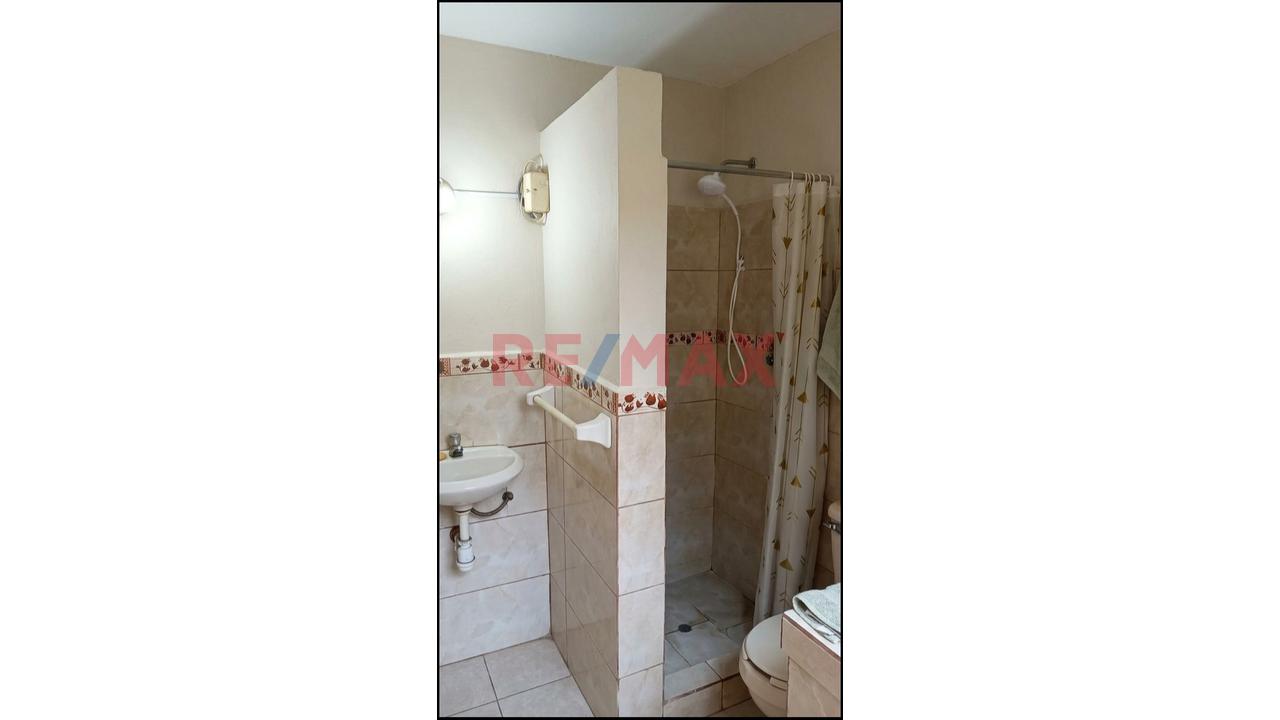 ¡Casa En Urb. Santa María - Chosica! 300 M² + Minidepartamento + 3 Cocheras - 6