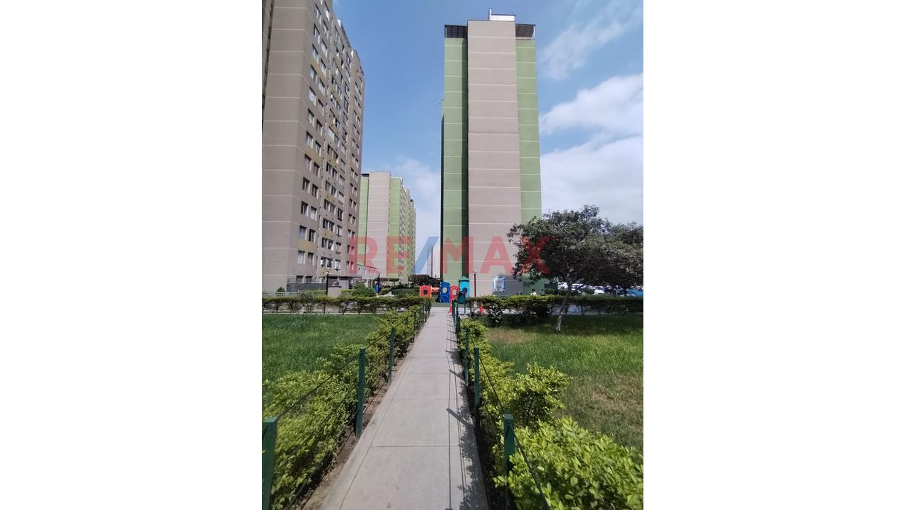 Alquiler De Departamento 3 Dormitorios | Cochera | Condominio Los Parques De Comas - 2
