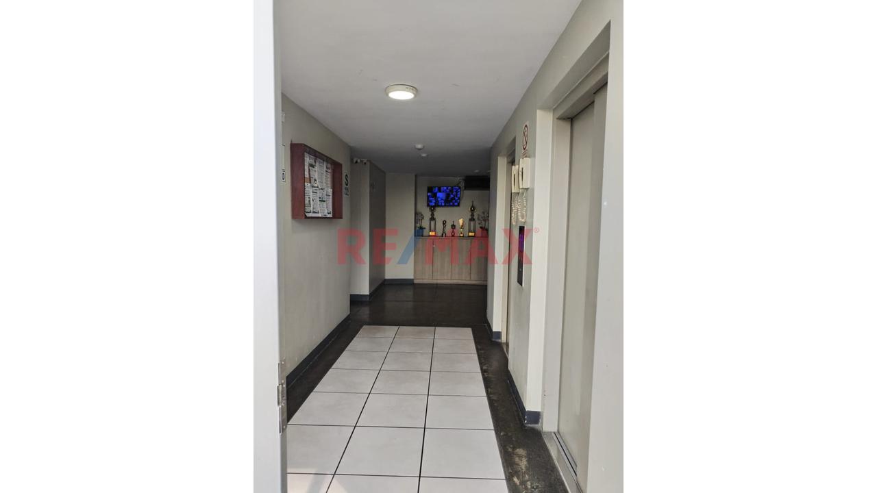Alquiler De Departamento 3 Dormitorios | Cochera | Condominio Los Parques De Comas - 3