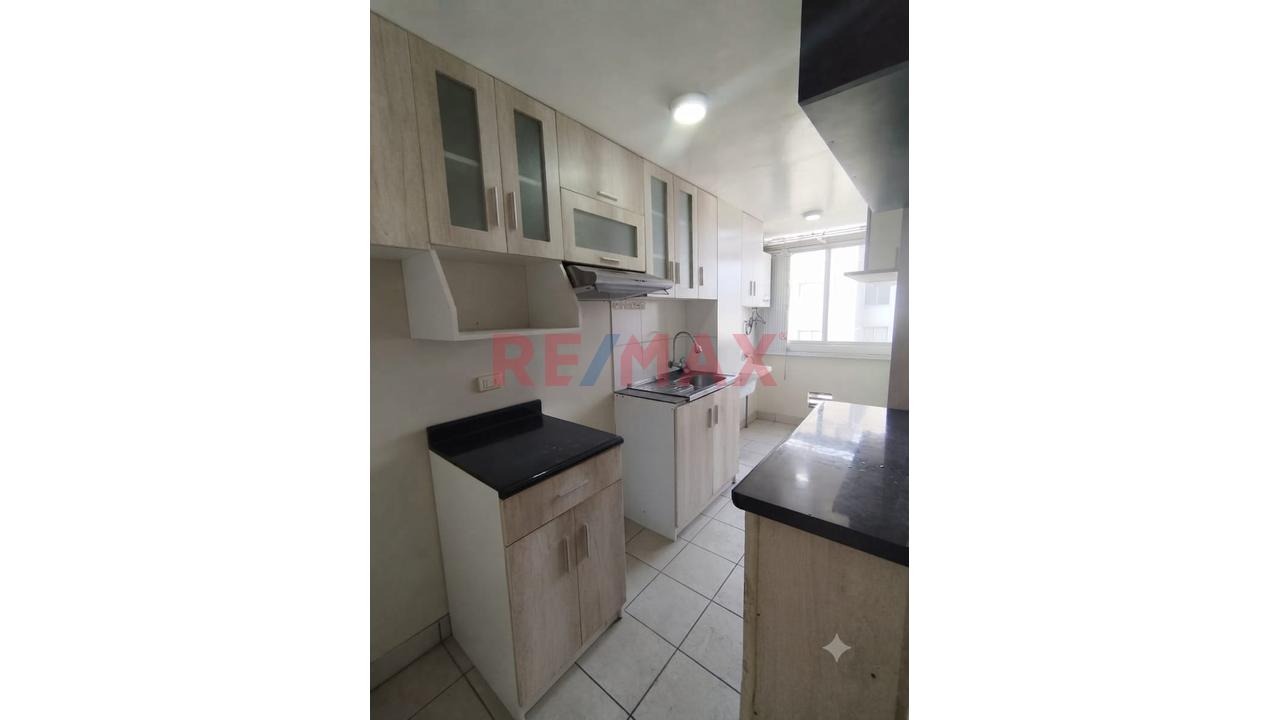 Alquiler De Departamento 3 Dormitorios | Cochera | Condominio Los Parques De Comas - 6