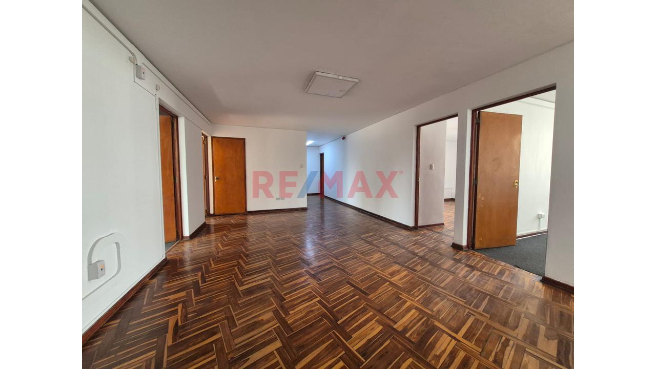 Amplia Casa Comercial En Alquiler Sobre Avenida Principal – Yanahuara - 3