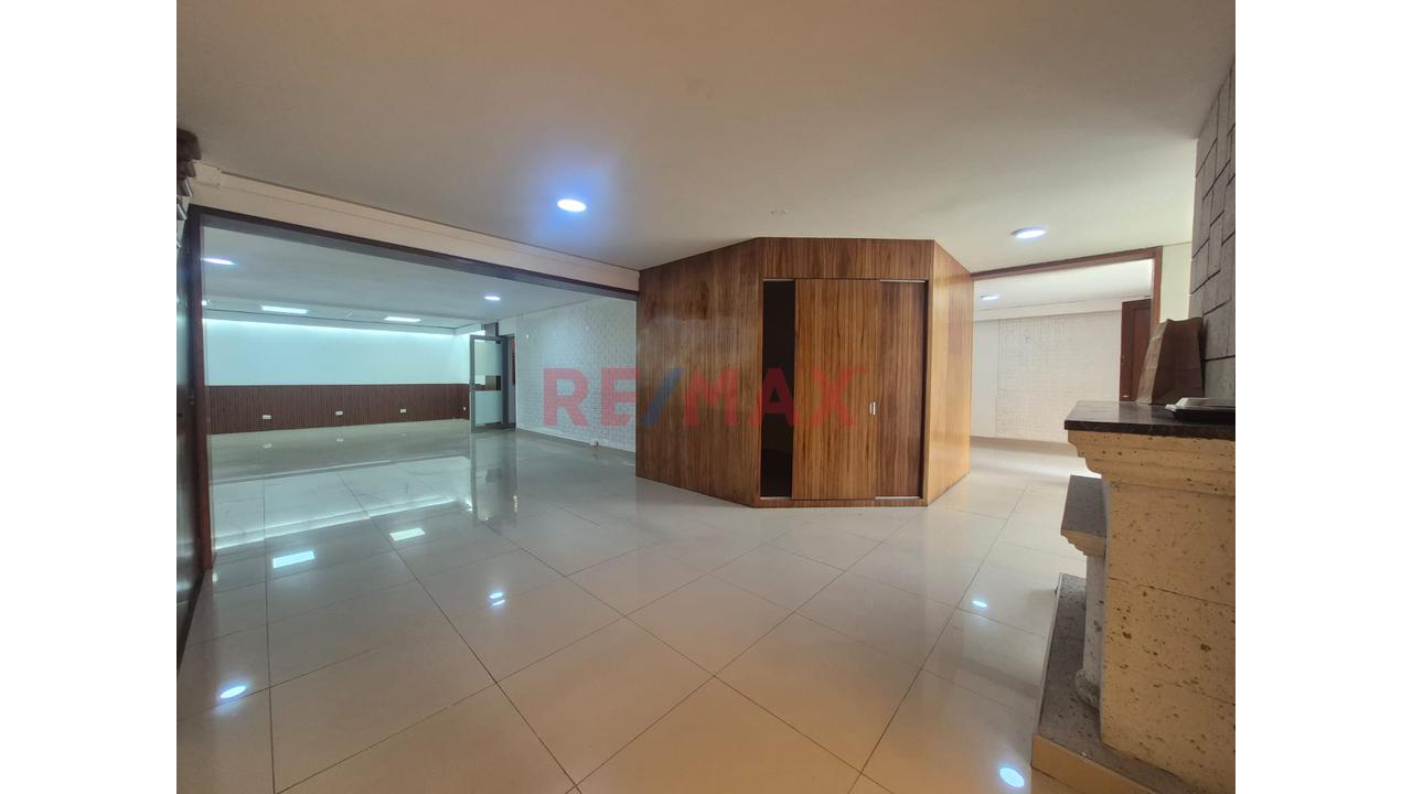 Amplia Casa Comercial En Alquiler Sobre Avenida Principal – Yanahuara - 12