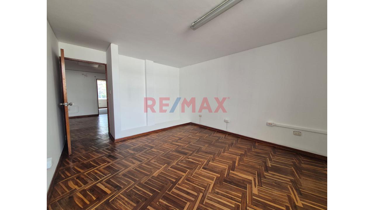 Amplia Casa Comercial En Alquiler Sobre Avenida Principal – Yanahuara - 19