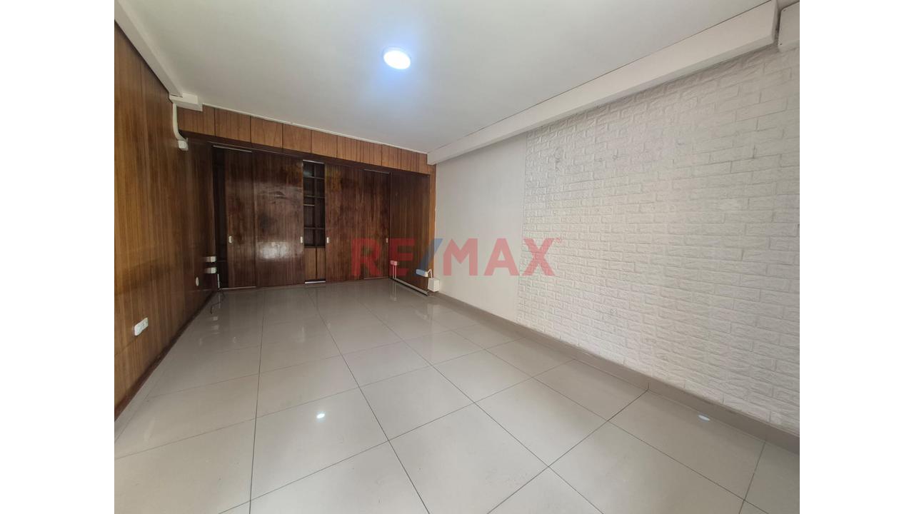 Amplia Casa Comercial En Alquiler Sobre Avenida Principal – Yanahuara - 17