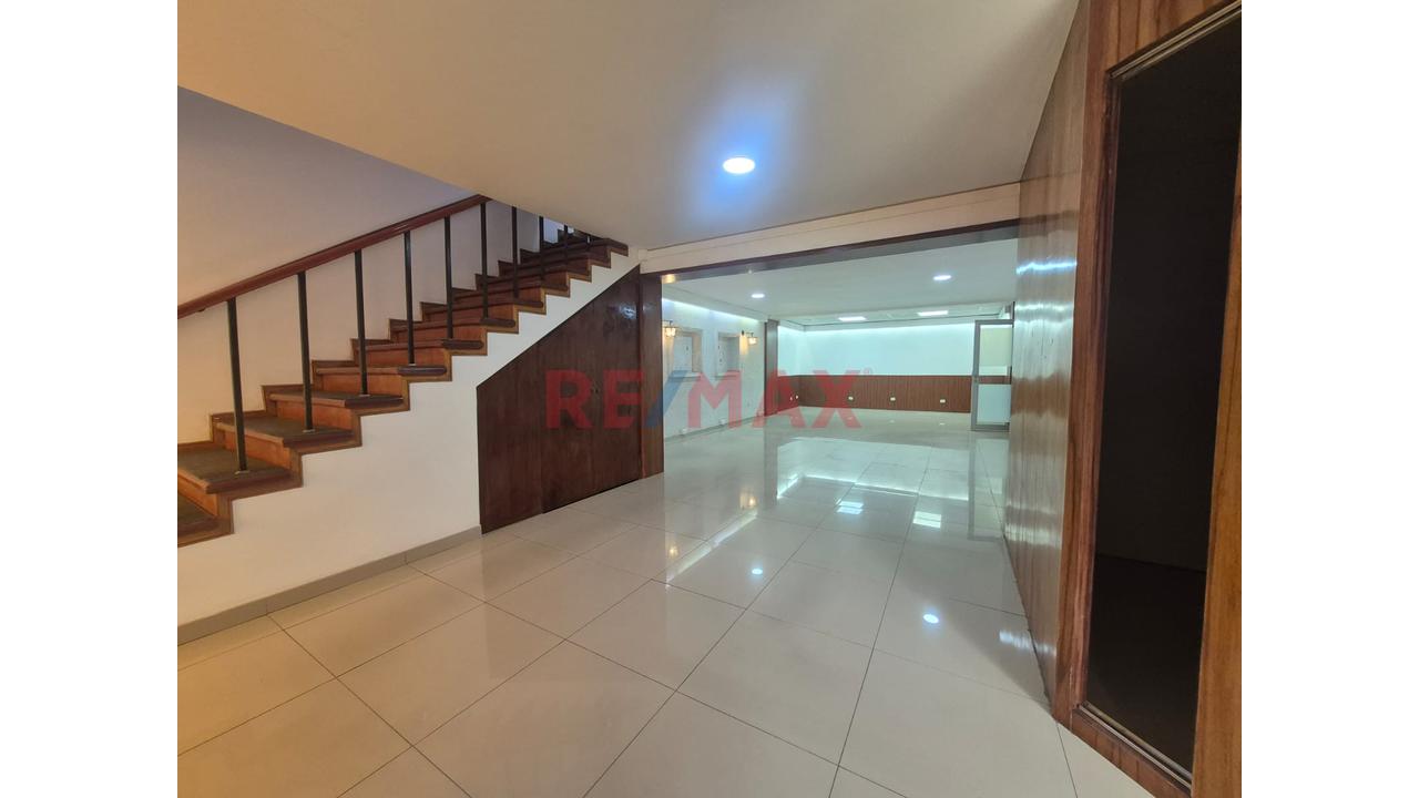 Amplia Casa Comercial En Alquiler Sobre Avenida Principal – Yanahuara - 21