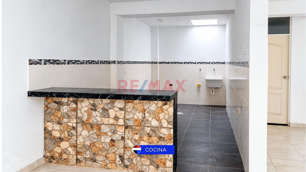 Se Vende Casa Con Amplios Espacios, Cochera Y Terraza En Urbanización. - 6