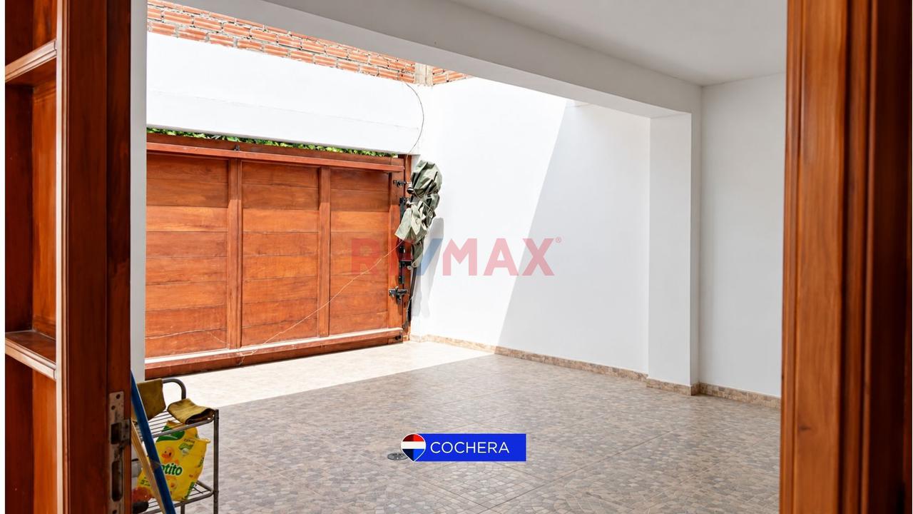 Se Vende Casa Con Amplios Espacios, Cochera Y Terraza En Urbanización. - 3