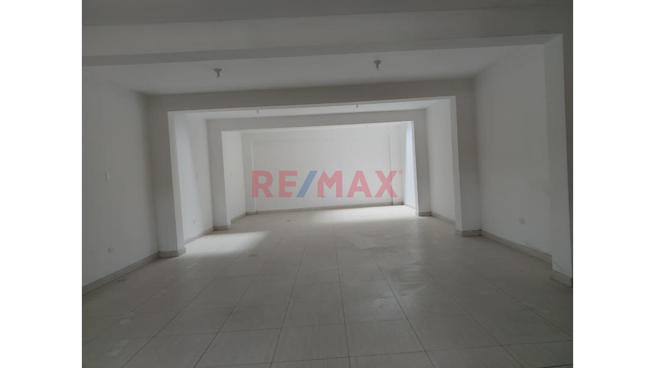 Local comercial de 105 m² en San Martin de Porres — foto 2