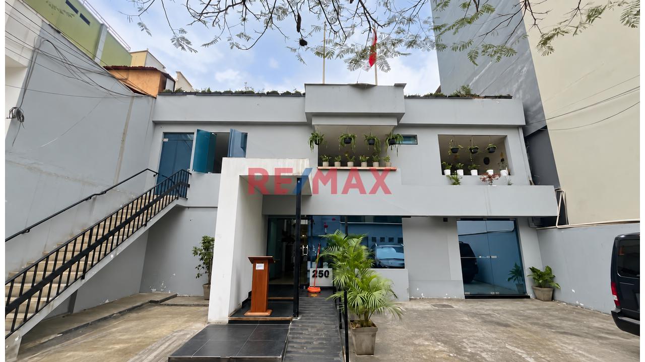 Casa En Venta Con Uso Comercial En El Centro Financiero De San Isidro