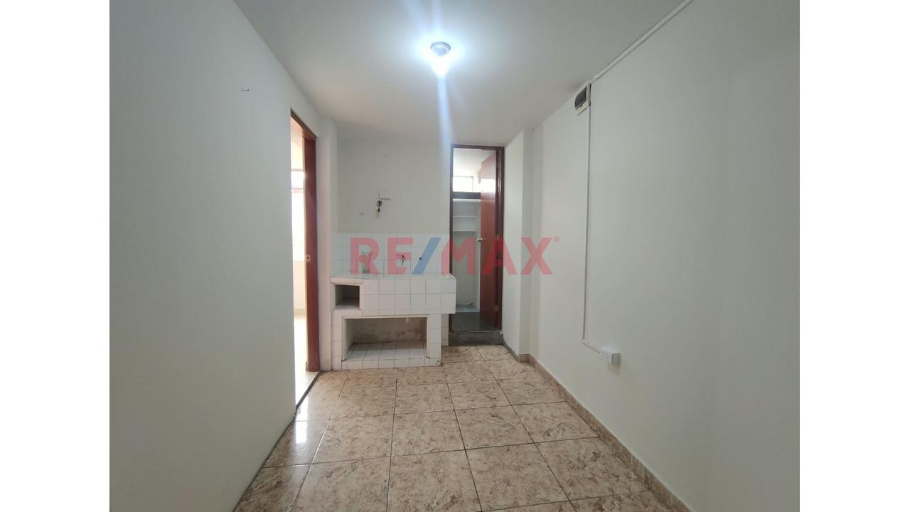 Se Alquila Minidepartamento En 3Er Piso En Urb. Previ- Los Olivos - 6